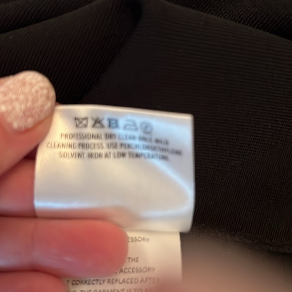 Gucci gorgeous cocktail black dress with gold brooch. Size M in as new condition - Picture 6 of 7